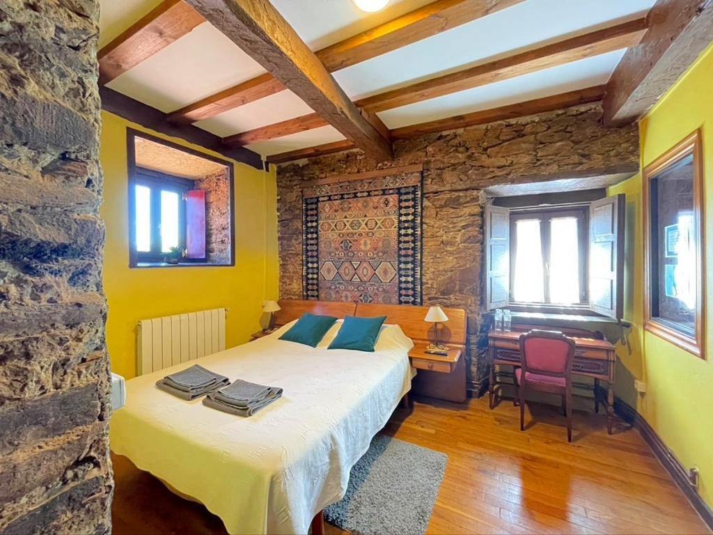 La Asturxana Guest House Malleza Bagian luar foto