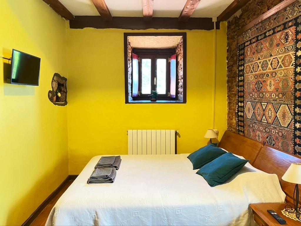 La Asturxana Guest House Malleza Bagian luar foto