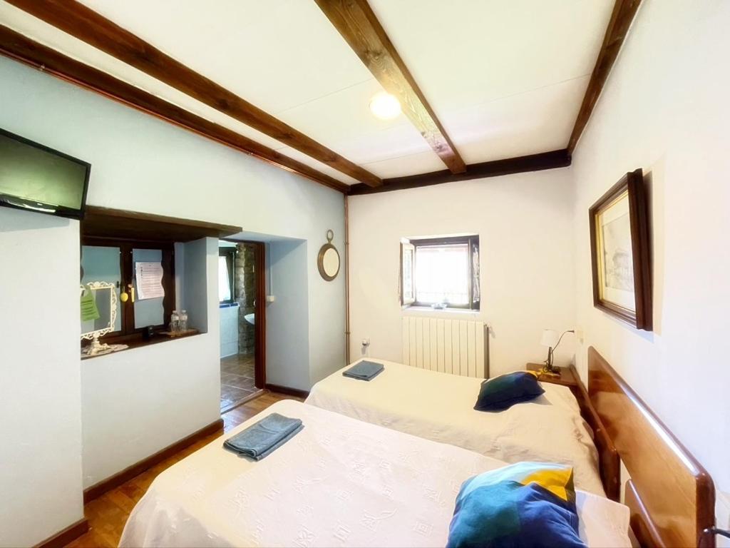 La Asturxana Guest House Malleza Bagian luar foto