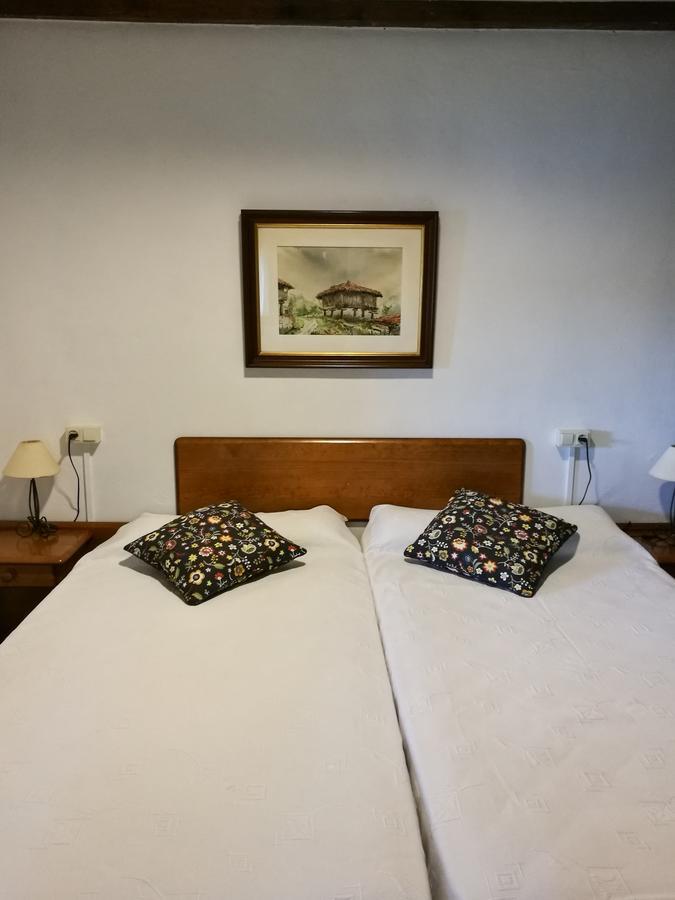 La Asturxana Guest House Malleza Bagian luar foto