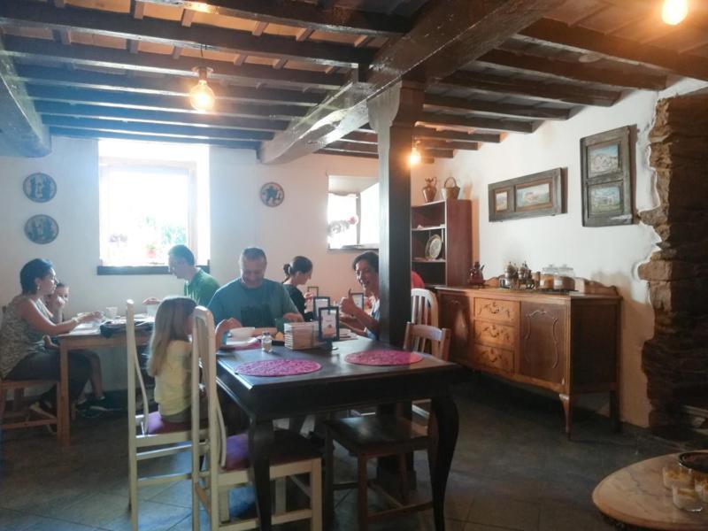 La Asturxana Guest House Malleza Bagian luar foto